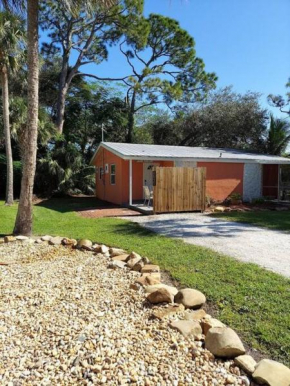Sand Dollar Updated Kitchen Washer Dryer On River 1 Mile to Beach Sleeps 4